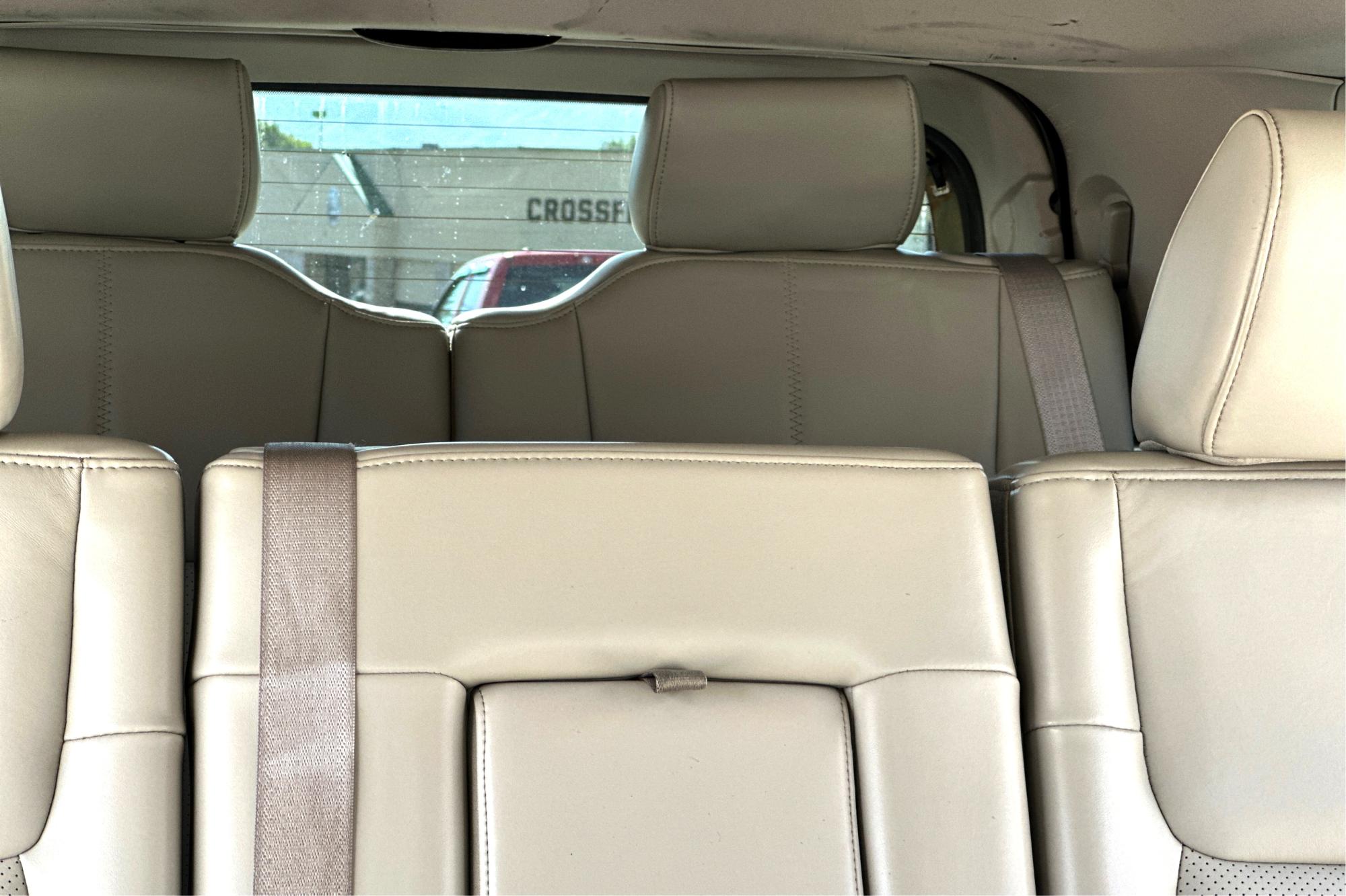 2007 White Jeep Commander Limited 2WD (1J8HH58267C) with an 5.7L V8 OHV 16V engine, 5-Speed Automatic Overdrive transmission, located at 344 S Washington Blvd, Ogden, UT, 84404, (801) 399-1799, 41.255482, -111.970848 - Photo #11