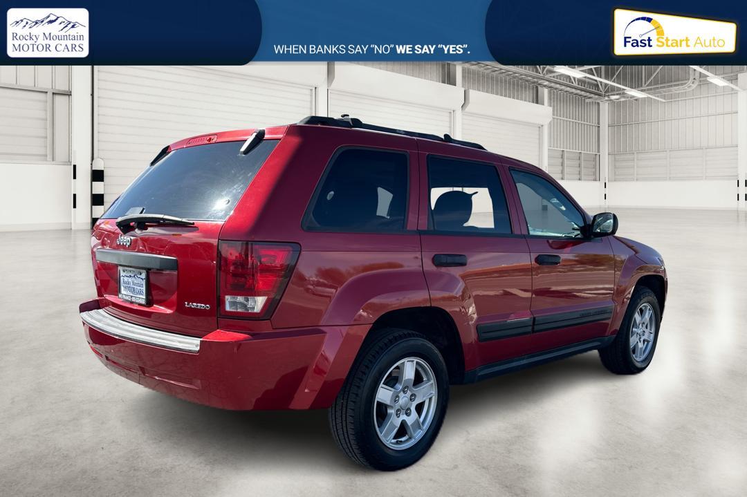 2005 Red Jeep Grand Cherokee Laredo 2WD (1J8HS48N25C) with an 4.7L V8 SOHC 16V engine, 5-Speed Automatic Overdrive transmission, located at 7755 State Street, Midvale, UT, 84047, (801) 753-9063, 40.610329, -111.890656 - Photo #2