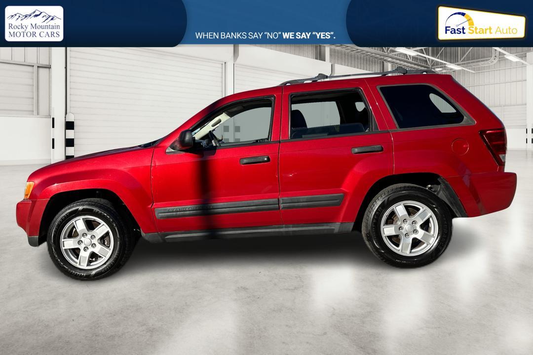 2005 Red Jeep Grand Cherokee Laredo 2WD (1J8HS48N25C) with an 4.7L V8 SOHC 16V engine, 5-Speed Automatic Overdrive transmission, located at 767 S State Road, Pleasant Grove, UT, 84062, (801) 785-1058, 40.354839, -111.736687 - Photo #5