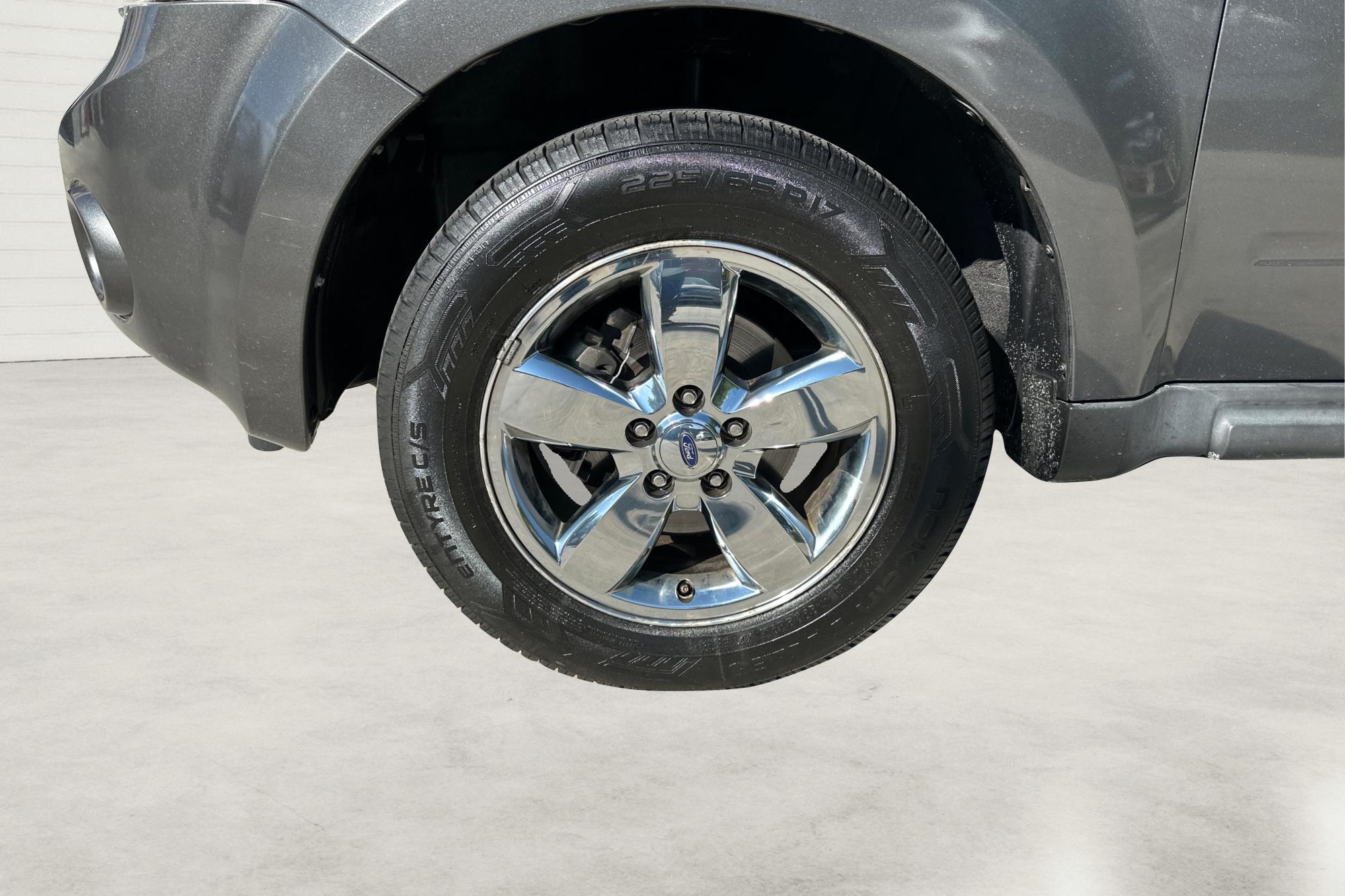 2010 Gray Ford Escape XLT FWD (1FMCU0DG3AK) with an 3.0L V6 DOHC 24V engine, 6-Speed Automatic transmission, located at 767 S State Road, Pleasant Grove, UT, 84062, (801) 785-1058, 40.354839, -111.736687 - Photo#12