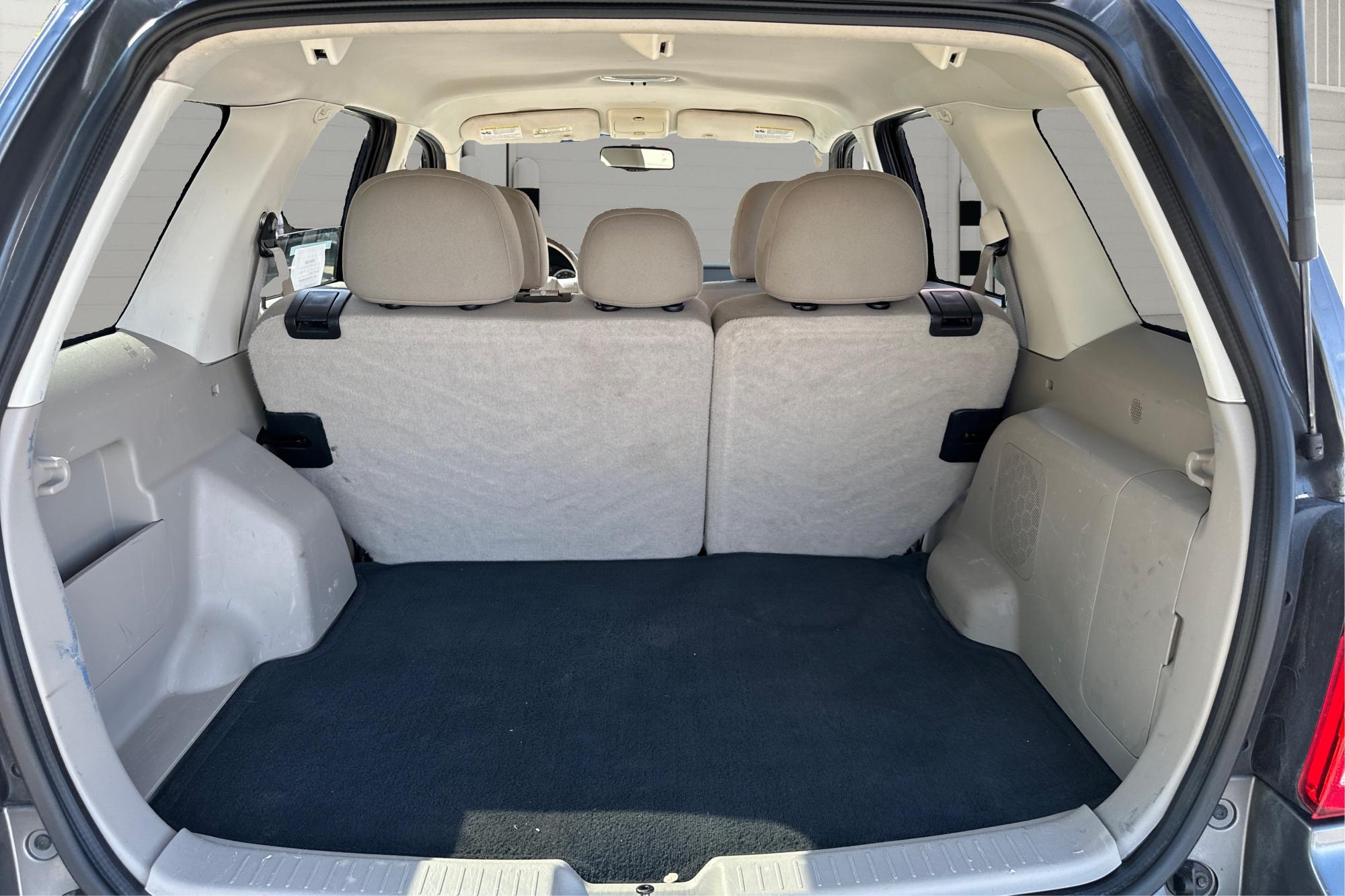 2010 Gray Ford Escape XLT FWD (1FMCU0DG3AK) with an 3.0L V6 DOHC 24V engine, 6-Speed Automatic transmission, located at 767 S State Road, Pleasant Grove, UT, 84062, (801) 785-1058, 40.354839, -111.736687 - Photo#13