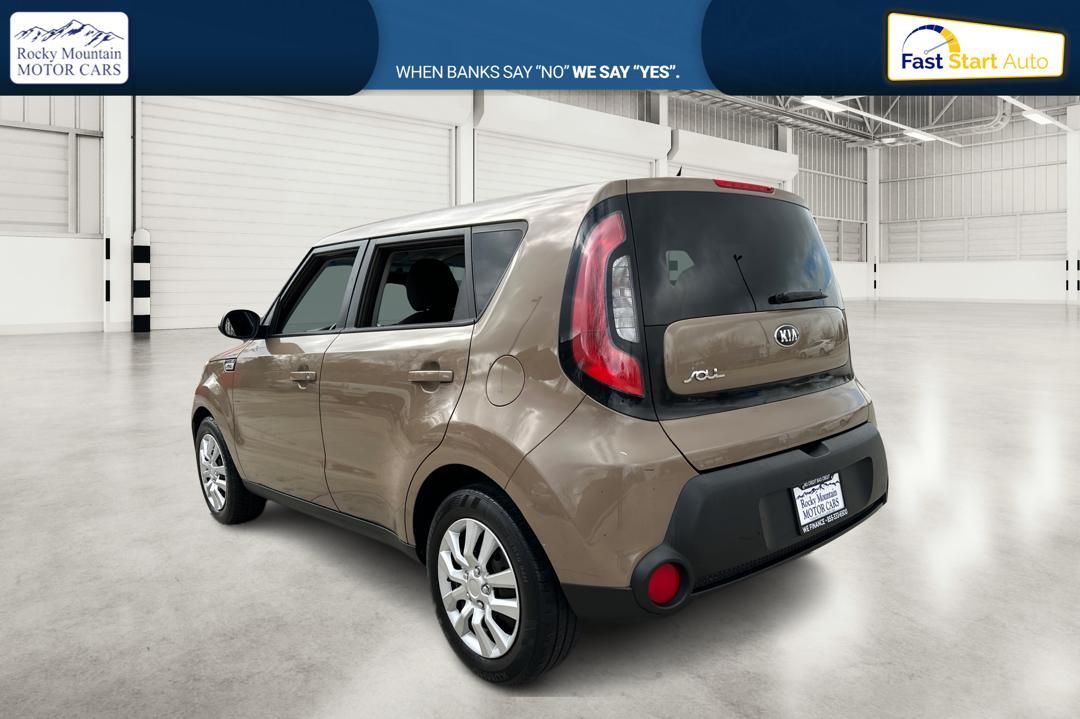 2015 Brown Kia Soul Base (KNDJN2A26F7) with an 1.6L L4 DOHC 16V engine, Auto, 6-Spd Sportmatic transmission, located at 767 S State Road, Pleasant Grove, UT, 84062, (801) 785-1058, 40.354839, -111.736687 - Photo #4