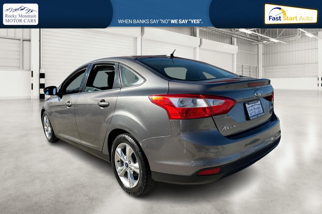 2013 Gray Ford Focus SE Sedan (1FADP3F26DL) with an 2.0L L4 DOHC 16V engine, Auto 6Spd PwrShft SelShft transmission, located at 7755 State Street, Midvale, UT, 84047, (801) 753-9063, 40.610329, -111.890656 - Photo #4