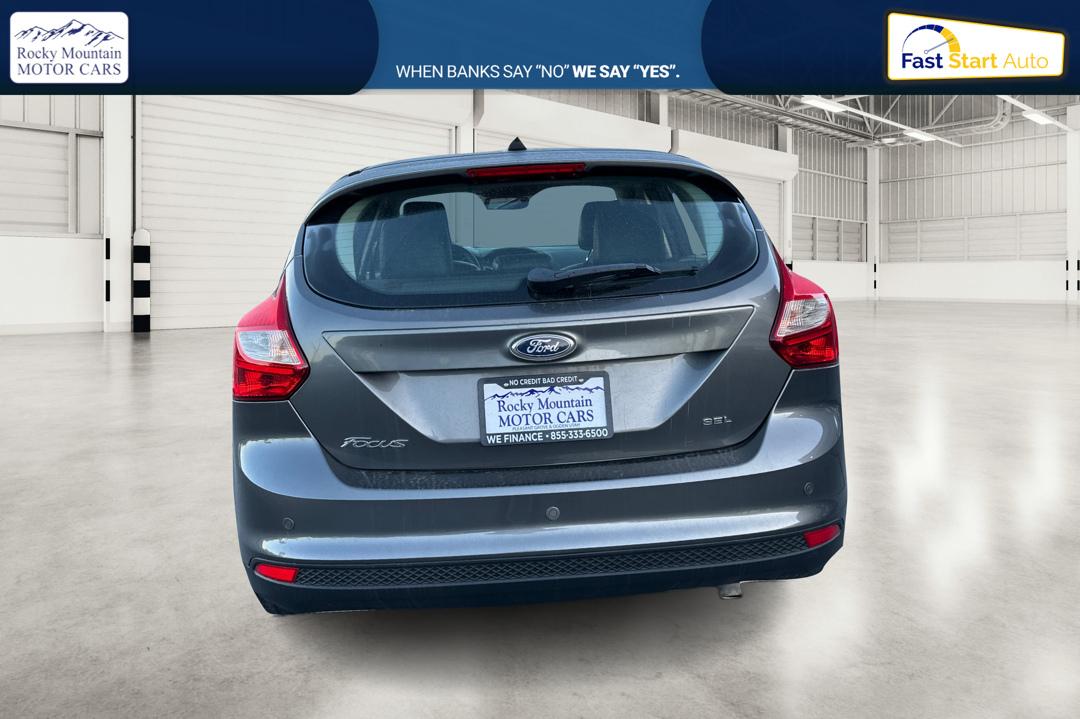 2012 Gray Ford Focus SEL (1FAHP3M24CL) with an 2.0L L4 DOHC 16V engine, 6-Speed Automatic transmission, located at 767 S State Road, Pleasant Grove, UT, 84062, (801) 785-1058, 40.354839, -111.736687 - Photo#4