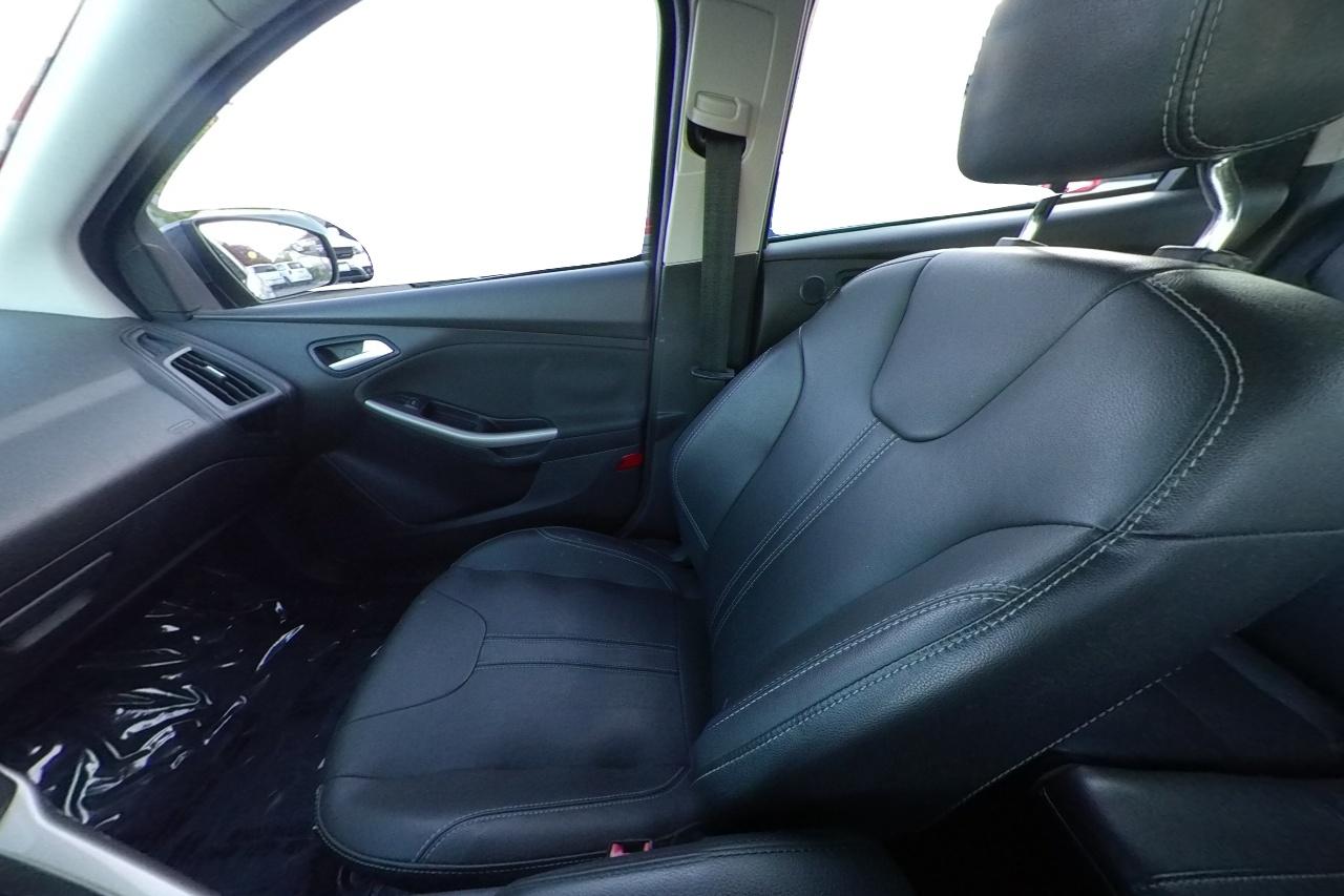 2012 Gray Ford Focus SEL (1FAHP3M24CL) with an 2.0L L4 DOHC 16V engine, 6-Speed Automatic transmission, located at 767 S State Road, Pleasant Grove, UT, 84062, (801) 785-1058, 40.354839, -111.736687 - Photo#15