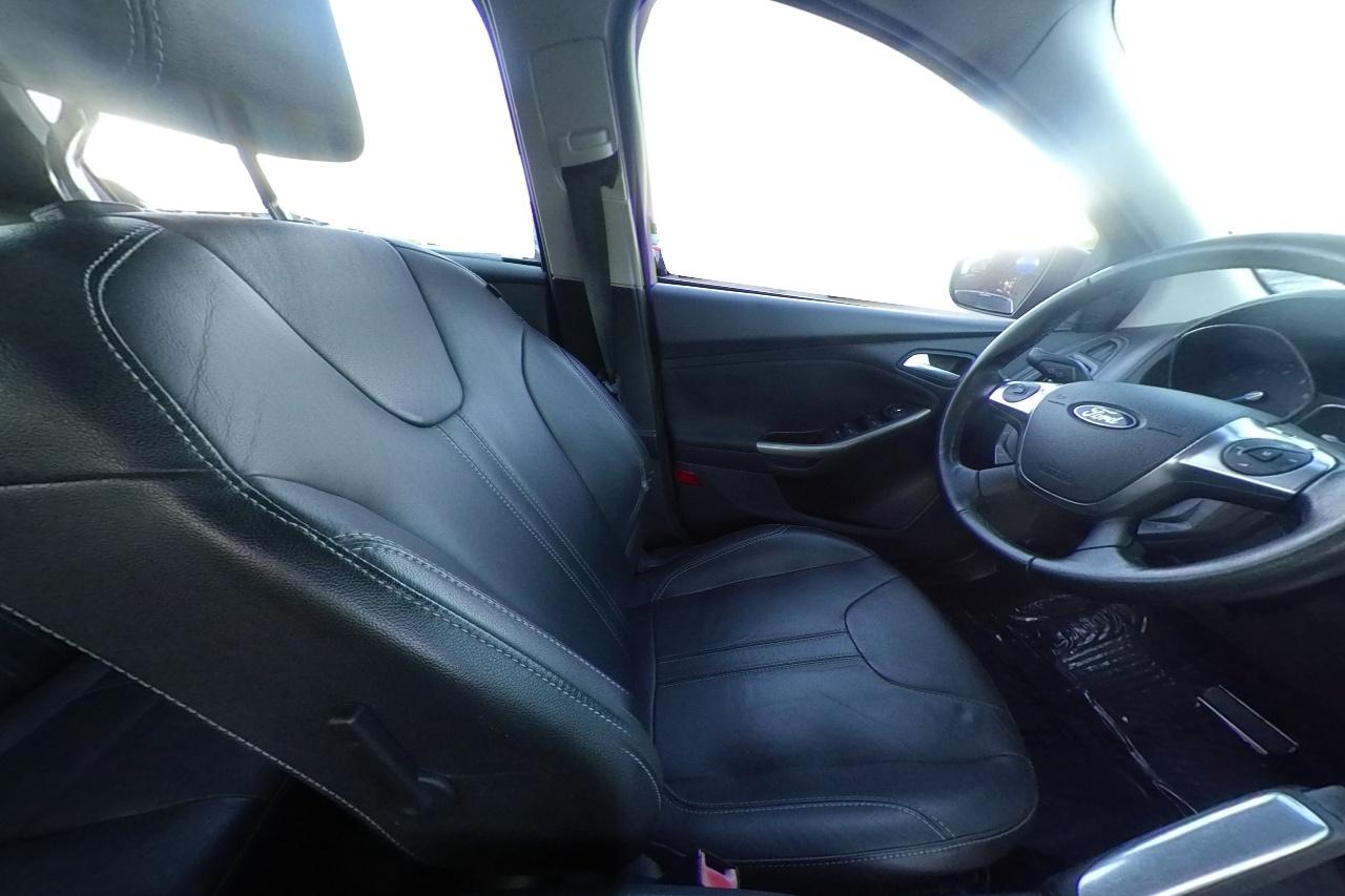 2012 Gray Ford Focus SEL (1FAHP3M24CL) with an 2.0L L4 DOHC 16V engine, 6-Speed Automatic transmission, located at 767 S State Road, Pleasant Grove, UT, 84062, (801) 785-1058, 40.354839, -111.736687 - Photo#17