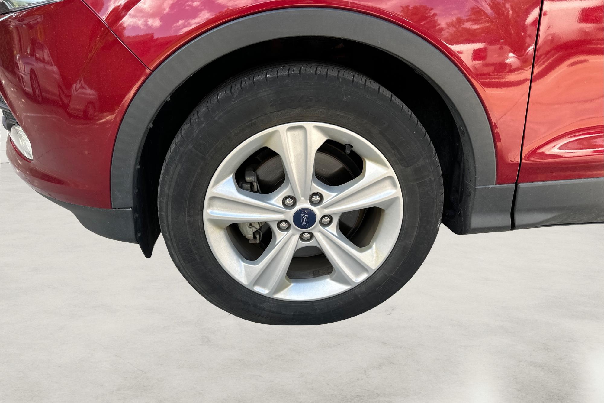 2016 Red Ford Escape SE FWD (1FMCU0G79GU) with an 2.5L L4 DOHC 16V engine, 6-Speed Automatic transmission, located at 767 S State Road, Pleasant Grove, UT, 84062, (801) 785-1058, 40.354839, -111.736687 - Photo#12