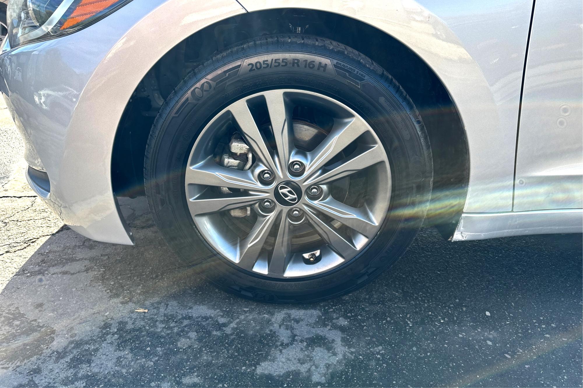 2018 Silver Hyundai Elantra Limited (5NPD84LF4JH) with an 1.8L L4 DOHC 16V engine, 6A transmission, located at 767 S State Road, Pleasant Grove, UT, 84062, (801) 785-1058, 40.354839, -111.736687 - Photo #9