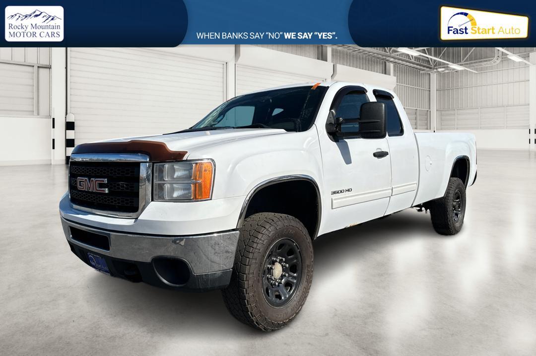2011 White GMC Sierra 3500HD SLE Ext. Cab Long Box 4WD (1GT523CG7BZ) with an 6.0L V8 OHV 16V FFV engine, 6-Speed Automatic transmission, located at 7755 State Street, Midvale, UT, 84047, (801) 753-9063, 40.610329, -111.892159 - Photo #6