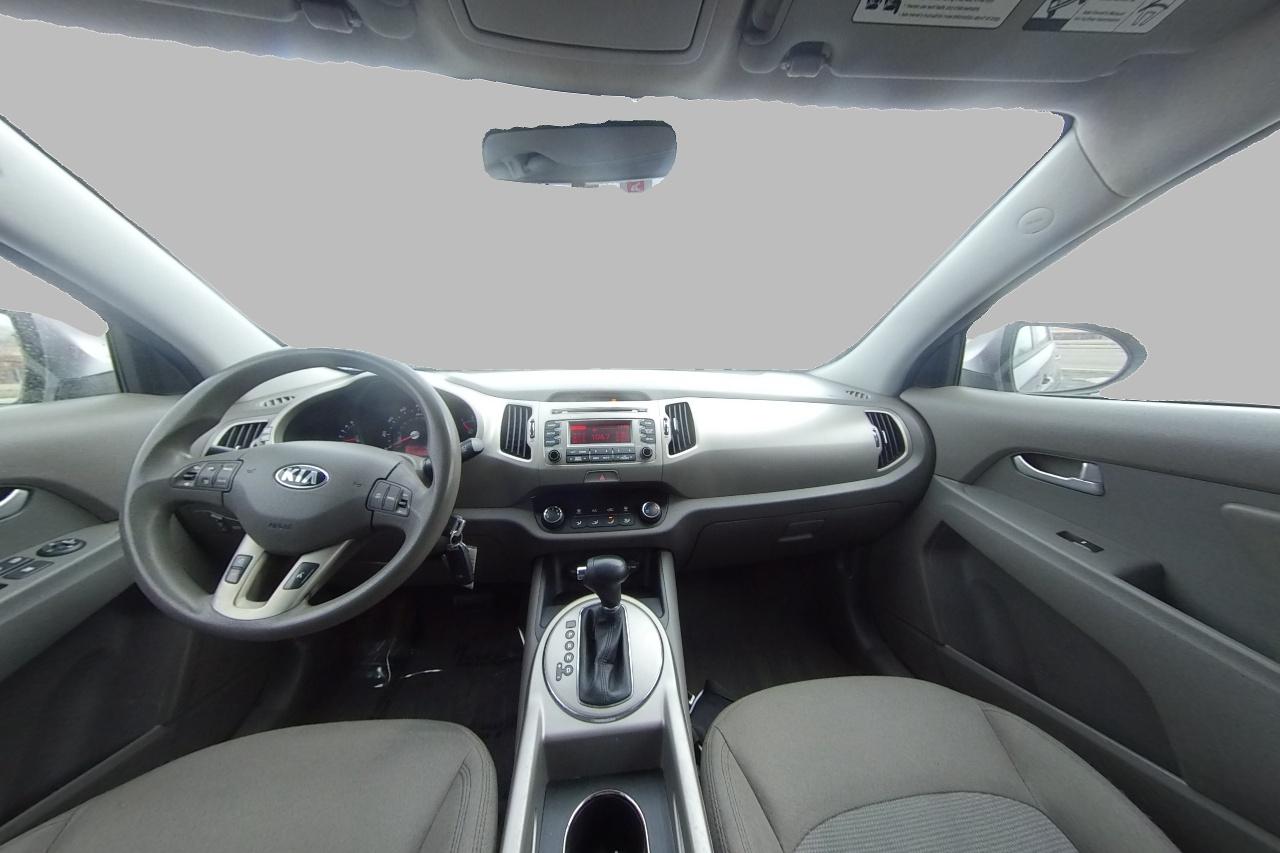 2015 Silver Kia Sportage LX FWD (KNDPB3AC7F7) with an 2.4L V6 DOHC 24V engine, 6-Speed Automatic transmission, located at 344 S Washington Blvd, Ogden, UT, 84404, (801) 399-1799, 41.255482, -111.970848 - Photo#16