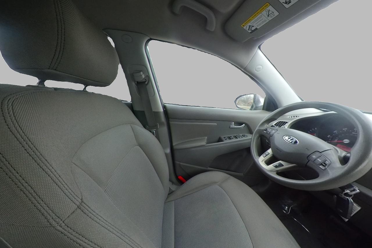 2015 Silver Kia Sportage LX FWD (KNDPB3AC7F7) with an 2.4L V6 DOHC 24V engine, 6-Speed Automatic transmission, located at 344 S Washington Blvd, Ogden, UT, 84404, (801) 399-1799, 41.255482, -111.970848 - Photo#19