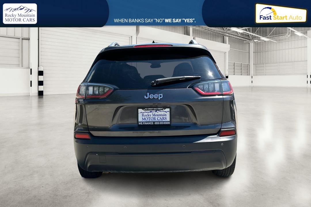 2019 Gray Jeep Cherokee Latitude Plus FWD (1C4PJLLB9KD) with an 2.4L L4 DOHC 16V engine, 9A transmission, located at 767 S State Road, Pleasant Grove, UT, 84062, (801) 785-1058, 40.354839, -111.736687 - Photo#4