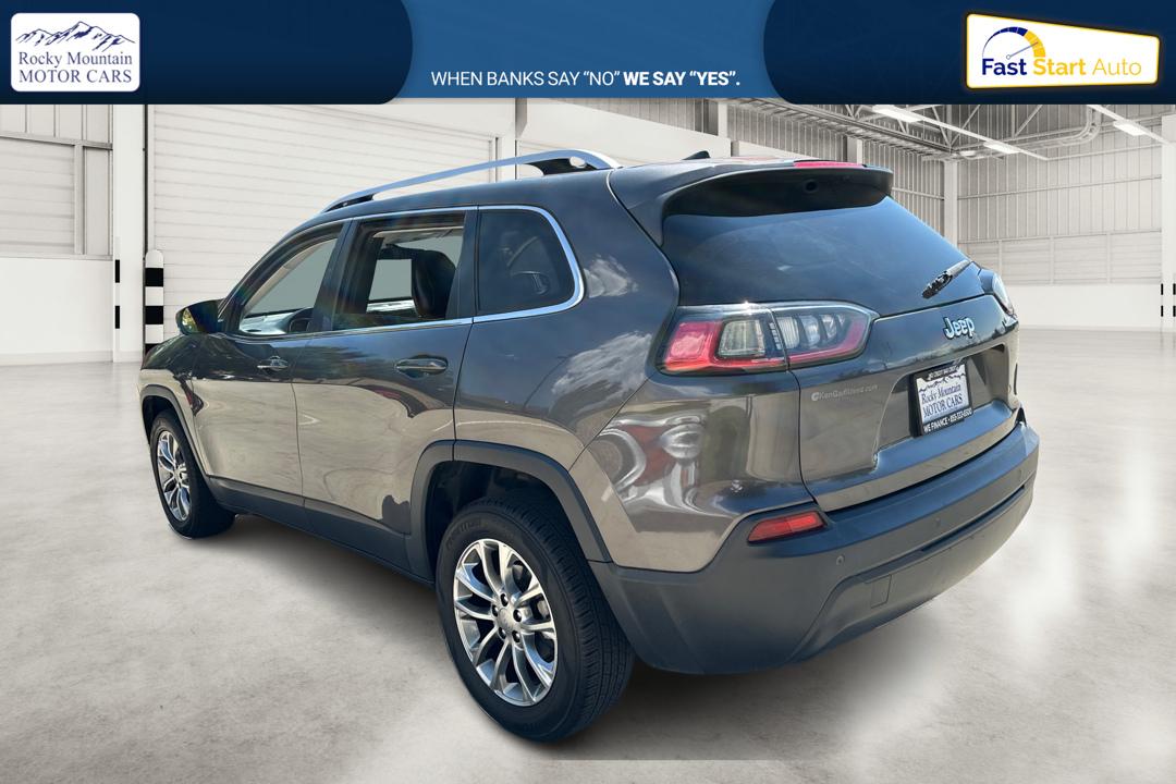 2019 Gray Jeep Cherokee Latitude Plus FWD (1C4PJLLB9KD) with an 2.4L L4 DOHC 16V engine, 9A transmission, located at 767 S State Road, Pleasant Grove, UT, 84062, (801) 785-1058, 40.354839, -111.736687 - Photo#5