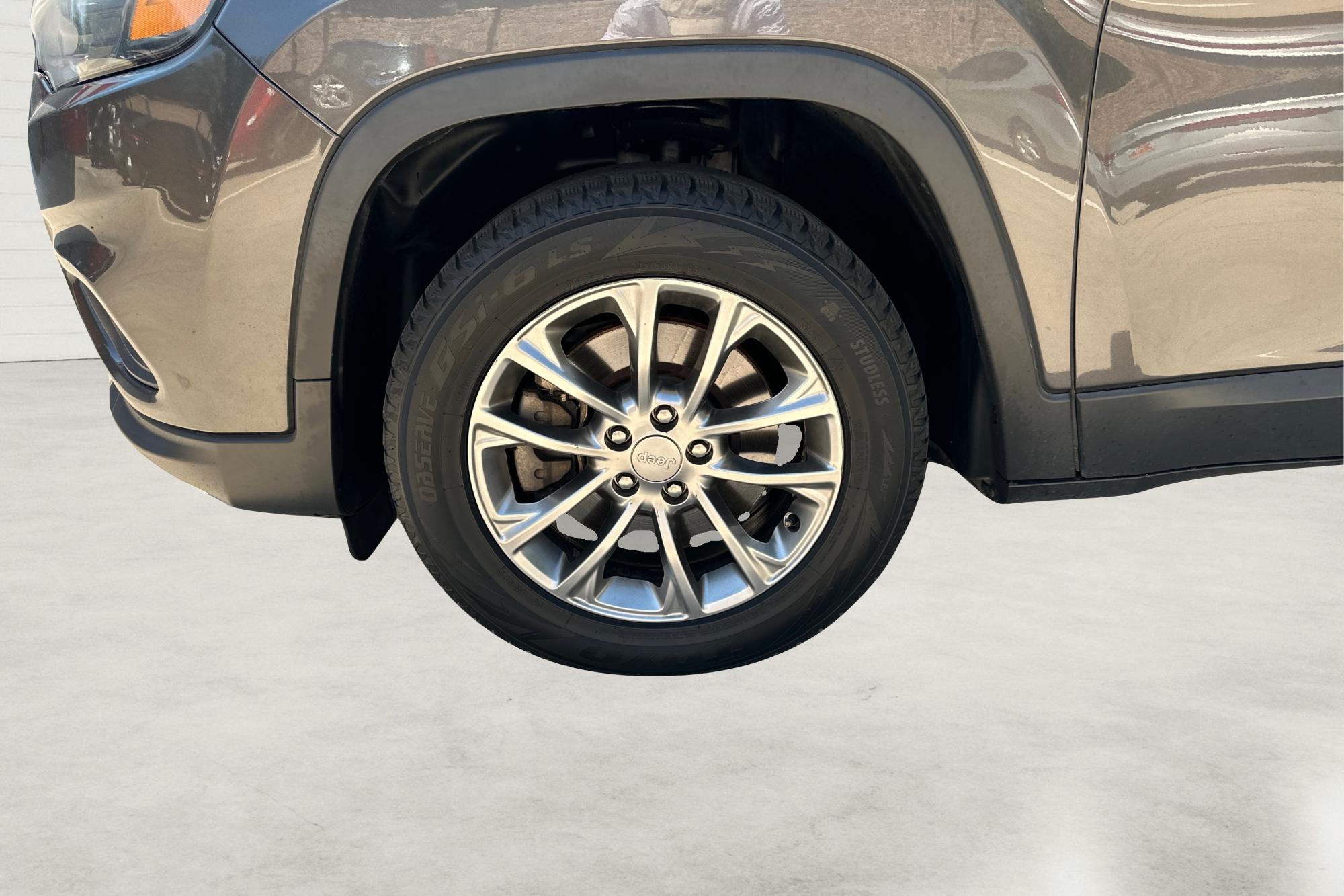 2019 Gray Jeep Cherokee Latitude Plus FWD (1C4PJLLB9KD) with an 2.4L L4 DOHC 16V engine, 9A transmission, located at 767 S State Road, Pleasant Grove, UT, 84062, (801) 785-1058, 40.354839, -111.736687 - Photo#12