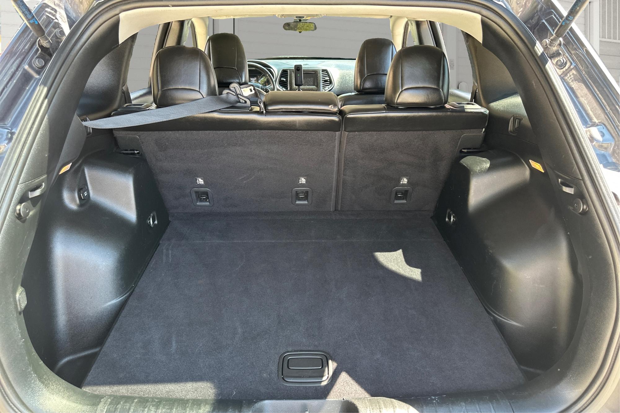 2019 Gray Jeep Cherokee Latitude Plus FWD (1C4PJLLB9KD) with an 2.4L L4 DOHC 16V engine, 9A transmission, located at 767 S State Road, Pleasant Grove, UT, 84062, (801) 785-1058, 40.354839, -111.736687 - Photo#13