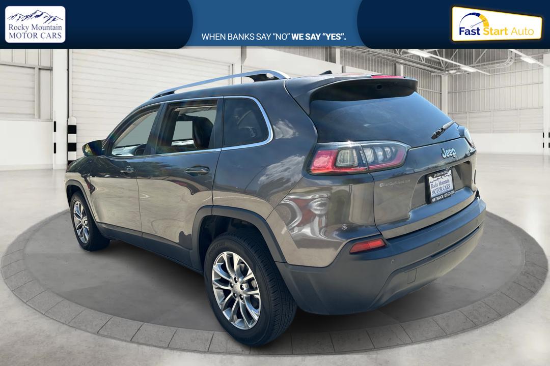 2019 Gray Jeep Cherokee Latitude Plus FWD (1C4PJLLB9KD) with an 2.4L L4 DOHC 16V engine, 9A transmission, located at 767 S State Road, Pleasant Grove, UT, 84062, (801) 785-1058, 40.354839, -111.736687 - Photo#4