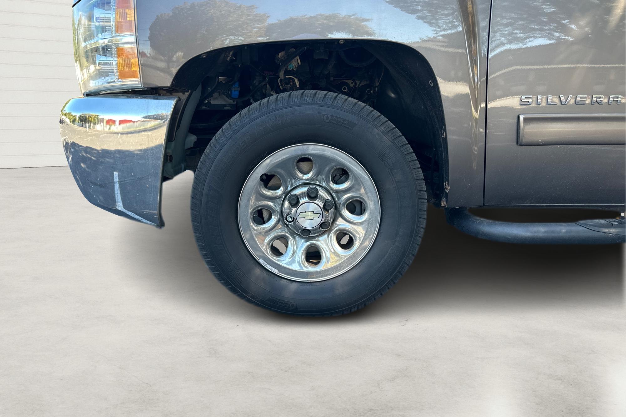 2013 Gray Chevrolet Silverado 1500 LS Extended Cab 4WD (1GCRKREA9DZ) with an 4.8L V8 OHV 16V engine, 4-Speed Automatic transmission, located at 767 S State Road, Pleasant Grove, UT, 84062, (801) 785-1058, 40.354839, -111.736687 - Photo#9