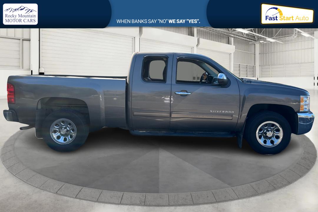 2013 Gray Chevrolet Silverado 1500 LS Extended Cab 4WD (1GCRKREA9DZ) with an 4.8L V8 OHV 16V engine, 4-Speed Automatic transmission, located at 767 S State Road, Pleasant Grove, UT, 84062, (801) 785-1058, 40.354839, -111.736687 - Photo#1
