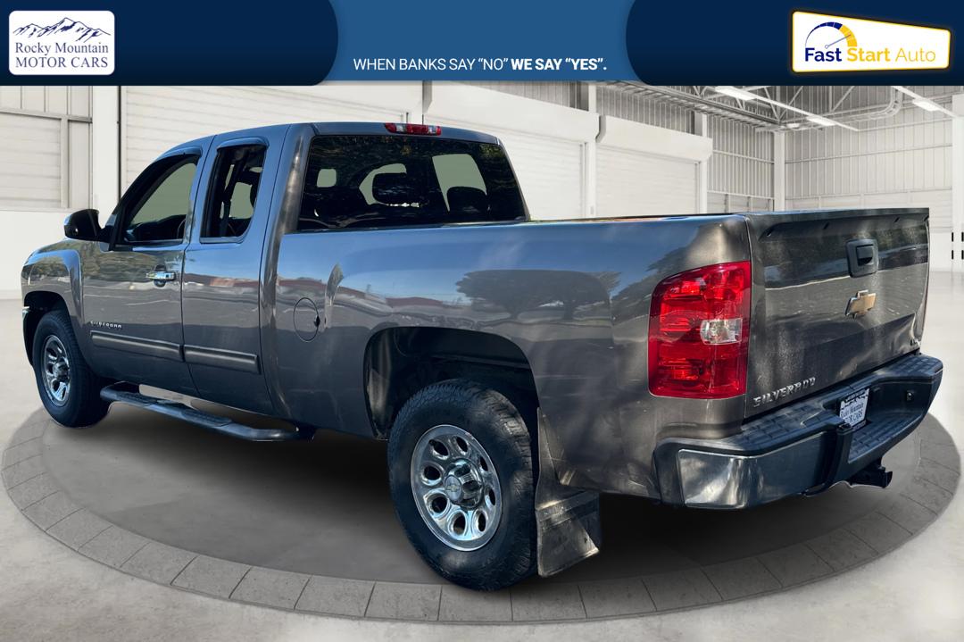 2013 Gray Chevrolet Silverado 1500 LS Extended Cab 4WD (1GCRKREA9DZ) with an 4.8L V8 OHV 16V engine, 4-Speed Automatic transmission, located at 767 S State Road, Pleasant Grove, UT, 84062, (801) 785-1058, 40.354839, -111.736687 - Photo#4