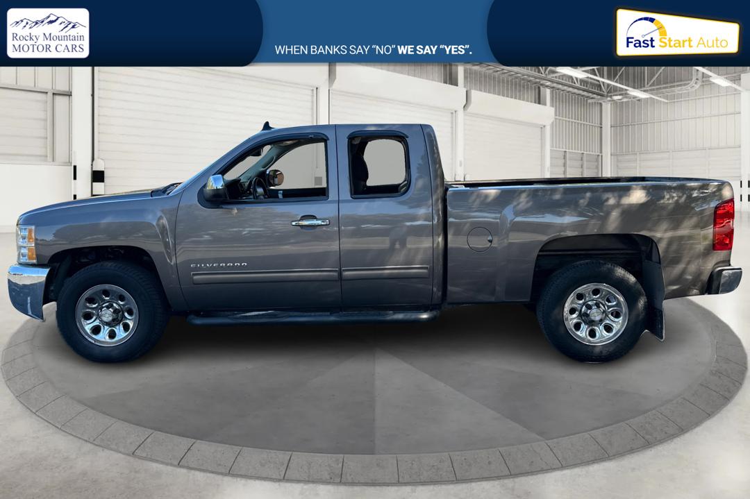 2013 Gray Chevrolet Silverado 1500 LS Extended Cab 4WD (1GCRKREA9DZ) with an 4.8L V8 OHV 16V engine, 4-Speed Automatic transmission, located at 767 S State Road, Pleasant Grove, UT, 84062, (801) 785-1058, 40.354839, -111.736687 - Photo#5