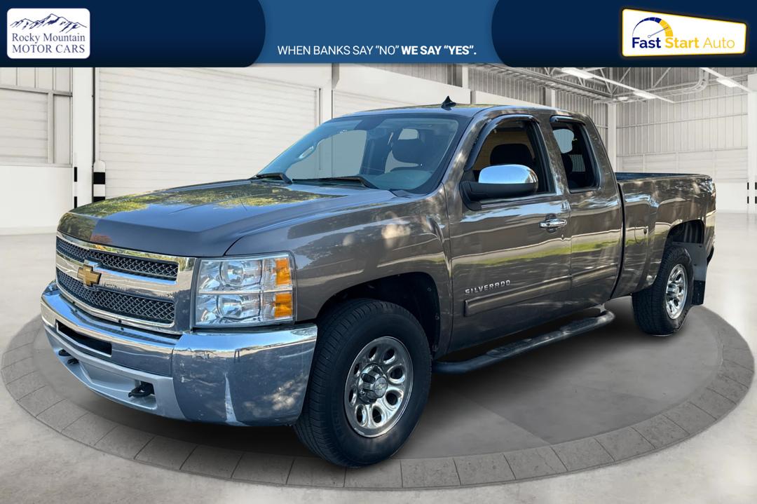 2013 Gray Chevrolet Silverado 1500 LS Extended Cab 4WD (1GCRKREA9DZ) with an 4.8L V8 OHV 16V engine, 4-Speed Automatic transmission, located at 767 S State Road, Pleasant Grove, UT, 84062, (801) 785-1058, 40.354839, -111.736687 - Photo#6