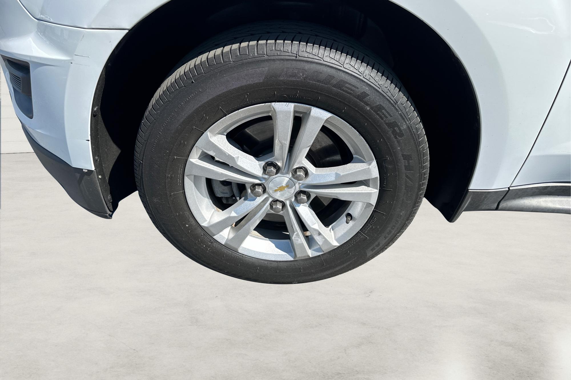2017 White Chevrolet Equinox LS 2WD (2GNALBEK5H6) with an 2.4L L4 DOHC 16V FFV engine, 6A transmission, located at 7755 State Street, Midvale, UT, 84047, (801) 753-9063, 40.610329, -111.892159 - Photo#12
