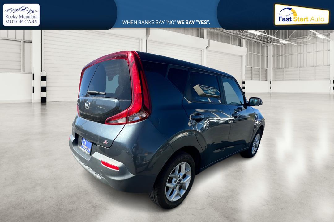 2020 Gray Kia Soul S (KNDJ23AU8L7) with an 2.0L L4 DOHC 16V engine, CVT transmission, located at 7755 State Street, Midvale, UT, 84047, (801) 753-9063, 40.610329, -111.890656 - Photo#2