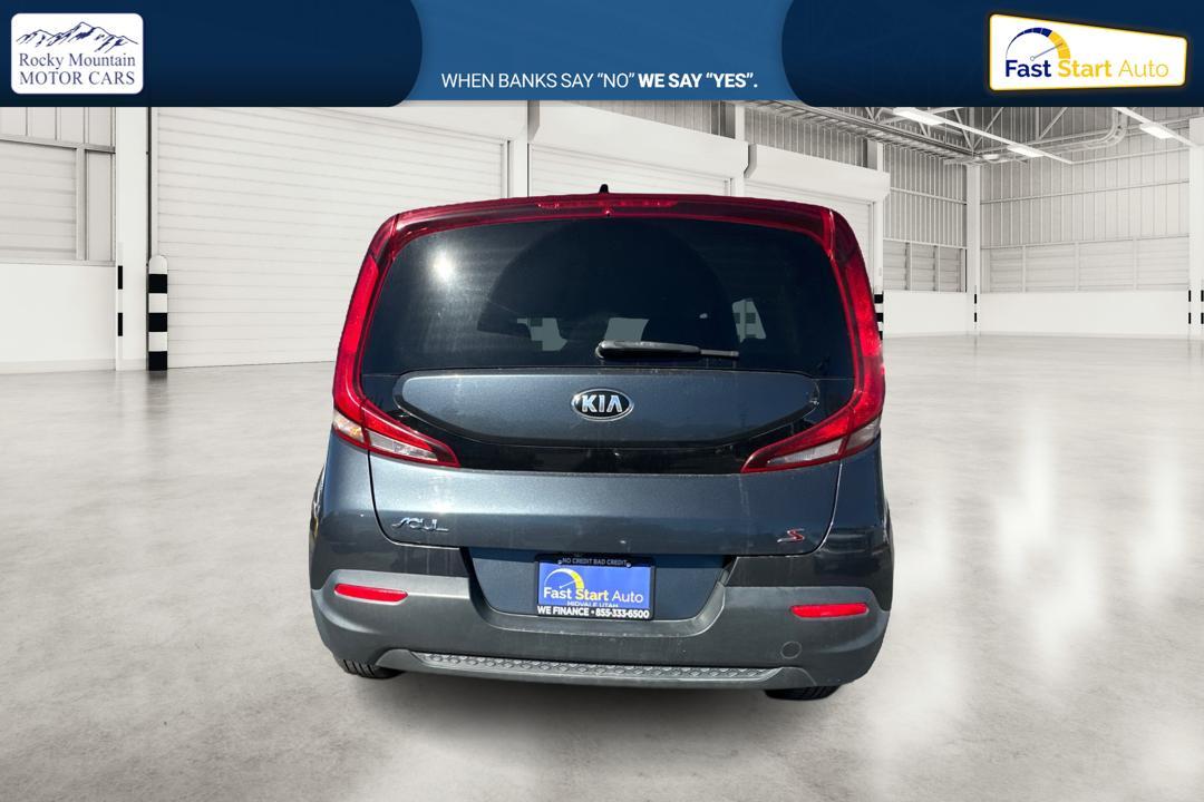 2020 Gray Kia Soul S (KNDJ23AU8L7) with an 2.0L L4 DOHC 16V engine, CVT transmission, located at 7755 State Street, Midvale, UT, 84047, (801) 753-9063, 40.610329, -111.890656 - Photo#4