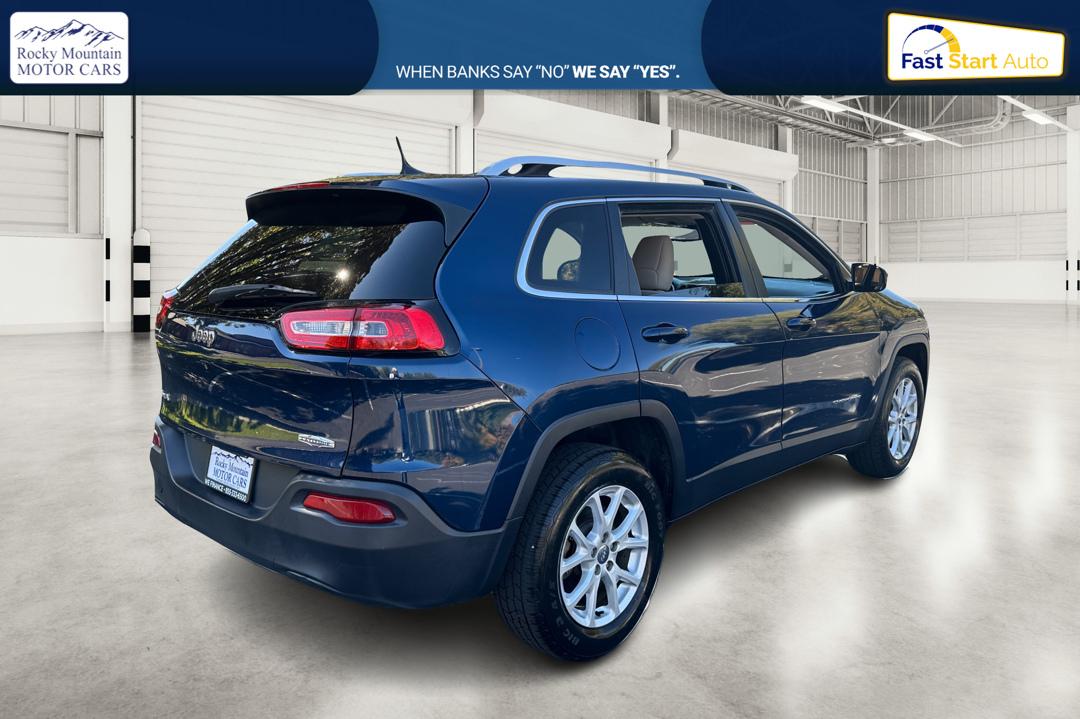 2018 Blue Jeep Cherokee Latitude 4WD (1C4PJMCB1JD) with an 2.4L L4 DOHC 16V engine, 9A transmission, located at 767 S State Road, Pleasant Grove, UT, 84062, (801) 785-1058, 40.354839, -111.736687 - Photo#2
