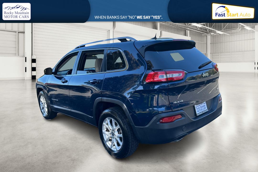 2018 Blue Jeep Cherokee Latitude 4WD (1C4PJMCB1JD) with an 2.4L L4 DOHC 16V engine, 9A transmission, located at 767 S State Road, Pleasant Grove, UT, 84062, (801) 785-1058, 40.354839, -111.736687 - Photo#5