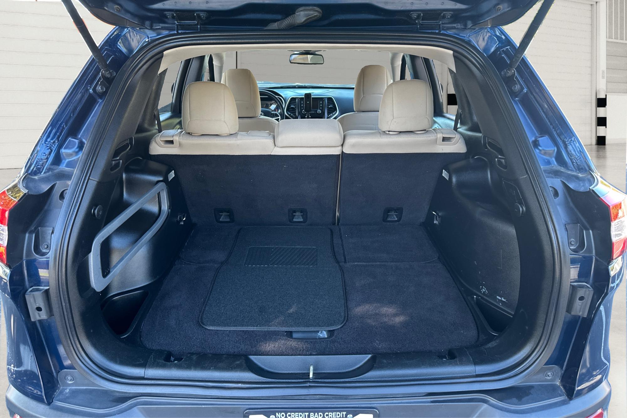 2018 Blue Jeep Cherokee Latitude 4WD (1C4PJMCB1JD) with an 2.4L L4 DOHC 16V engine, 9A transmission, located at 767 S State Road, Pleasant Grove, UT, 84062, (801) 785-1058, 40.354839, -111.736687 - Photo#13