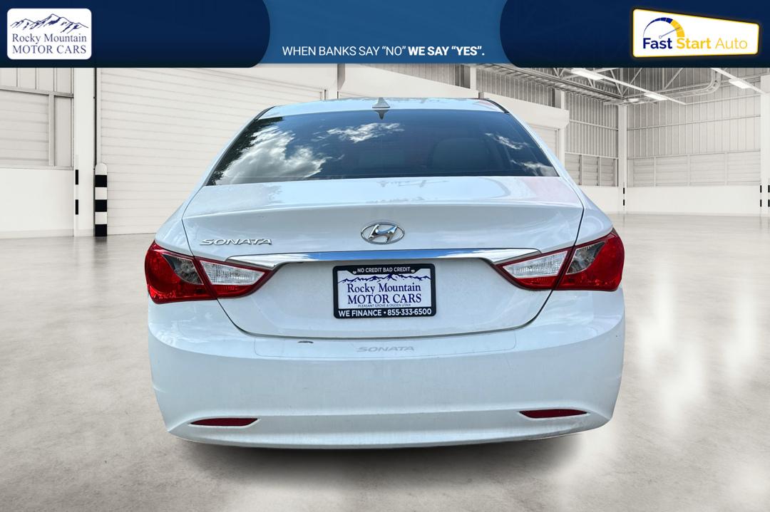 2013 White Hyundai Sonata GLS (5NPEB4AC4DH) with an 2.4L L4 DOHC 16V engine, 6-Speed Automatic transmission, located at 767 S State Road, Pleasant Grove, UT, 84062, (801) 785-1058, 40.354839, -111.736687 - Photo#4