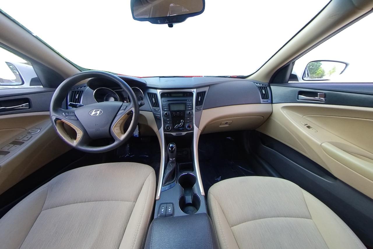 2013 White Hyundai Sonata GLS (5NPEB4AC4DH) with an 2.4L L4 DOHC 16V engine, 6-Speed Automatic transmission, located at 767 S State Road, Pleasant Grove, UT, 84062, (801) 785-1058, 40.354839, -111.736687 - Photo#14