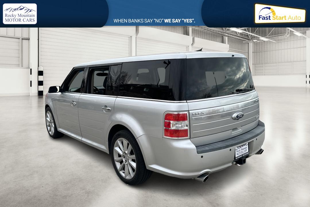 2011 Silver Ford Flex Limited AWD (2FMHK6DT9BB) with an 3.5L V6 DOHC 24V engine, 6-Speed Automatic Overdrive transmission, located at 767 S State Road, Pleasant Grove, UT, 84062, (801) 785-1058, 40.354839, -111.736687 - Photo#5