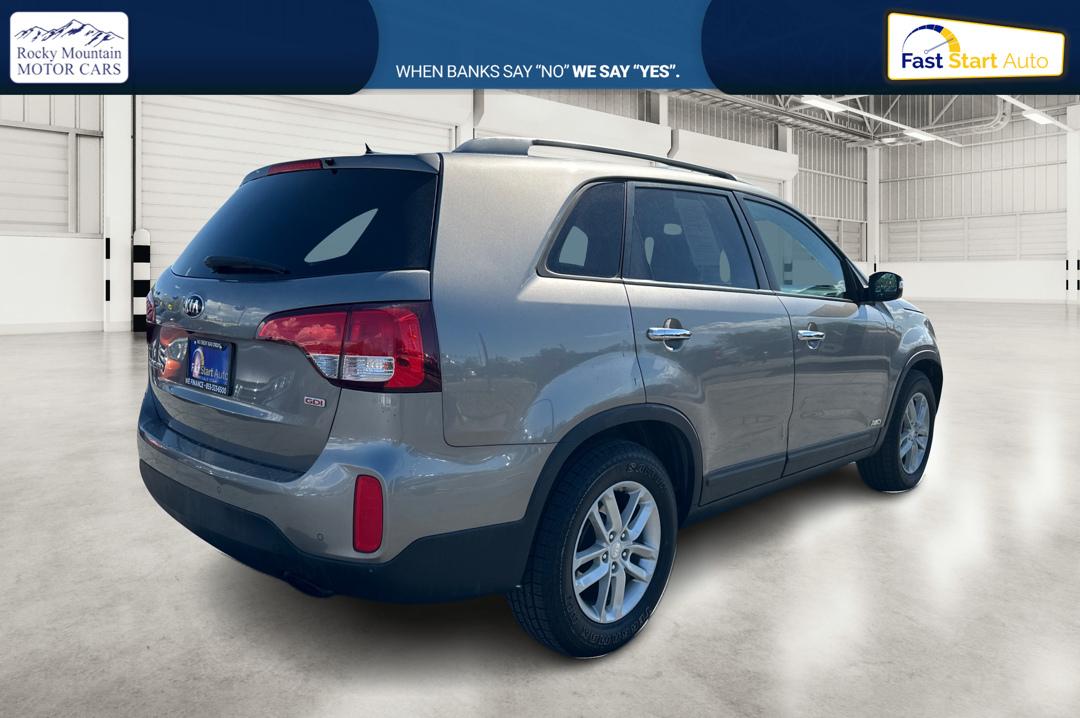 2015 Silver Kia Sorento LX AWD (5XYKTCA6XFG) with an 2.4L L4 DOHC 16V engine, 6-Speed Automatic transmission, located at 7755 State Street, Midvale, UT, 84047, (801) 753-9063, 40.610329, -111.892159 - Photo#2