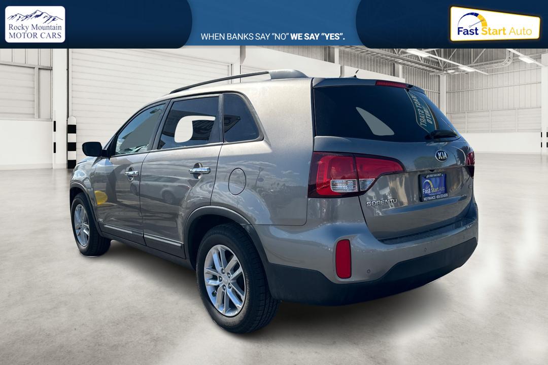 2015 Silver Kia Sorento LX AWD (5XYKTCA6XFG) with an 2.4L L4 DOHC 16V engine, 6-Speed Automatic transmission, located at 7755 State Street, Midvale, UT, 84047, (801) 753-9063, 40.610329, -111.892159 - Photo#5