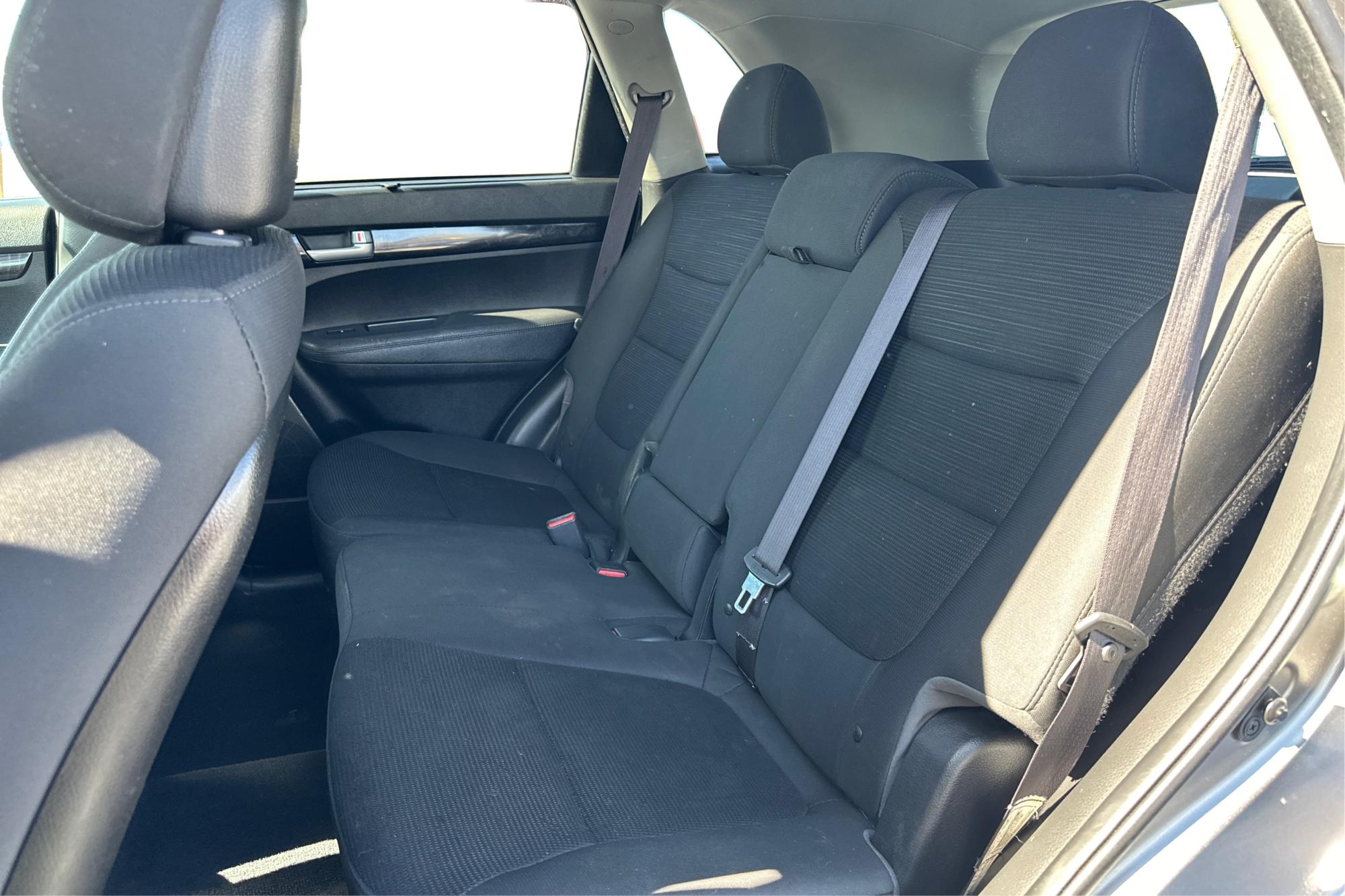 2015 Silver Kia Sorento LX AWD (5XYKTCA6XFG) with an 2.4L L4 DOHC 16V engine, 6-Speed Automatic transmission, located at 7755 State Street, Midvale, UT, 84047, (801) 753-9063, 40.610329, -111.892159 - Photo#14