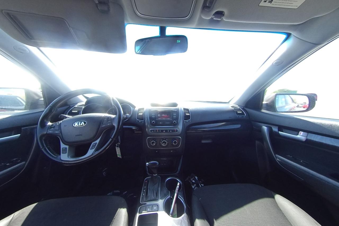 2015 Silver Kia Sorento LX AWD (5XYKTCA6XFG) with an 2.4L L4 DOHC 16V engine, 6-Speed Automatic transmission, located at 7755 State Street, Midvale, UT, 84047, (801) 753-9063, 40.610329, -111.892159 - Photo#15