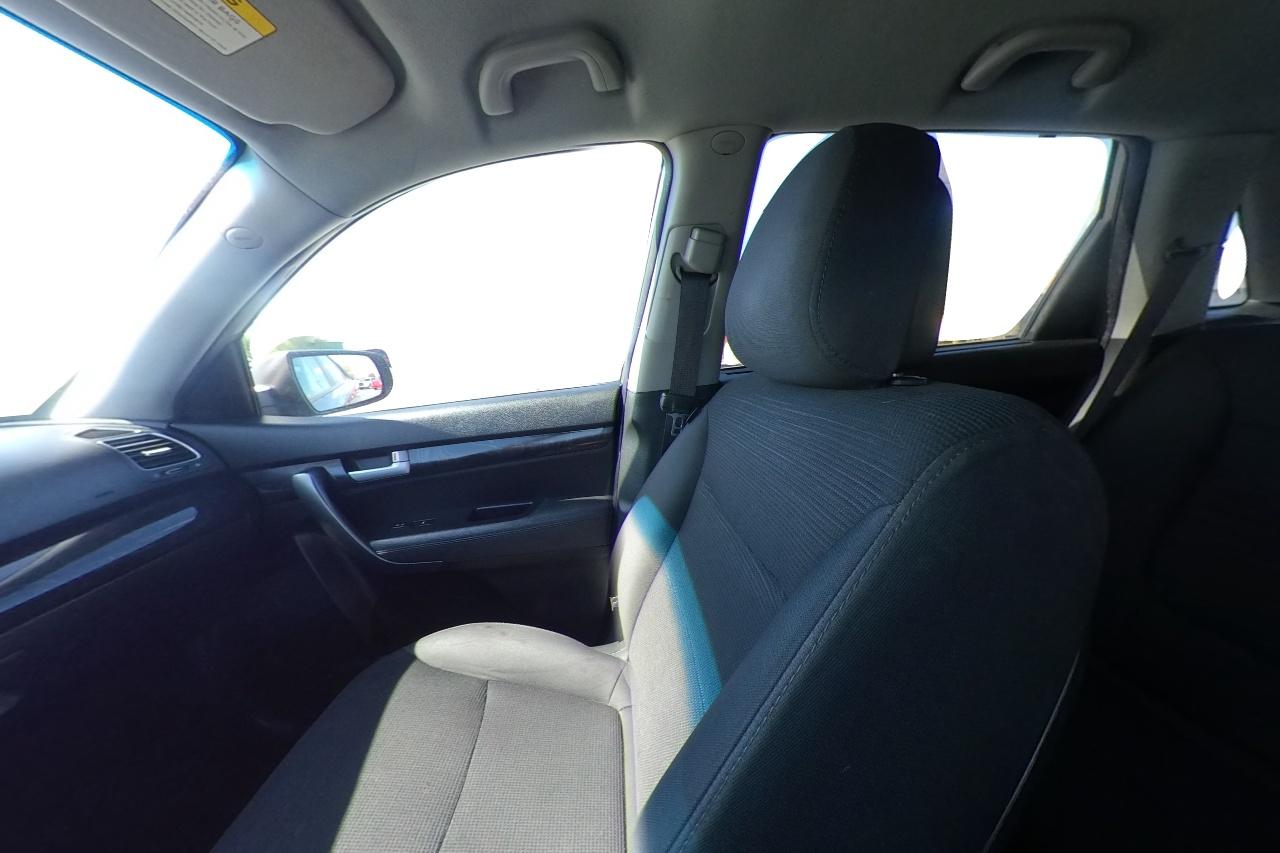 2015 Silver Kia Sorento LX AWD (5XYKTCA6XFG) with an 2.4L L4 DOHC 16V engine, 6-Speed Automatic transmission, located at 7755 State Street, Midvale, UT, 84047, (801) 753-9063, 40.610329, -111.892159 - Photo#16
