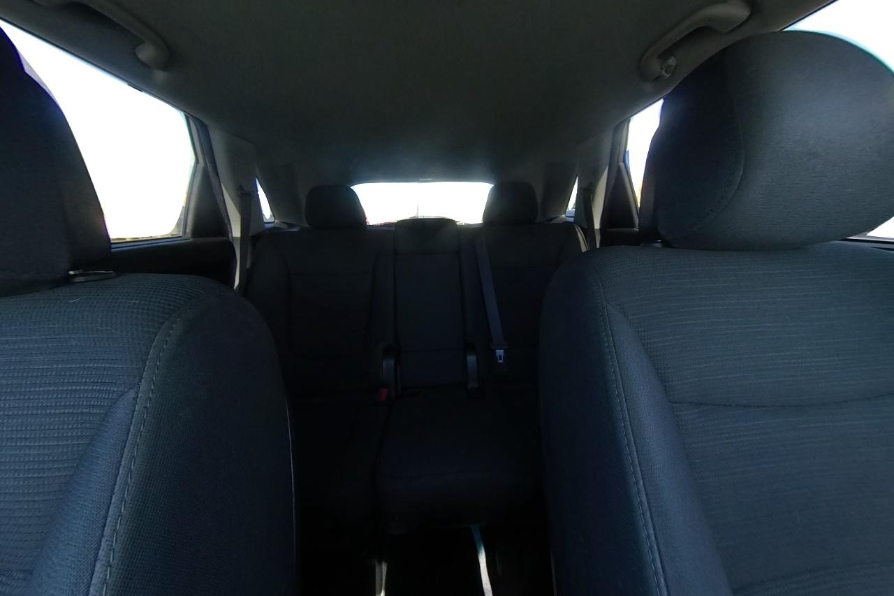 2015 Silver Kia Sorento LX AWD (5XYKTCA6XFG) with an 2.4L L4 DOHC 16V engine, 6-Speed Automatic transmission, located at 7755 State Street, Midvale, UT, 84047, (801) 753-9063, 40.610329, -111.892159 - Photo#17