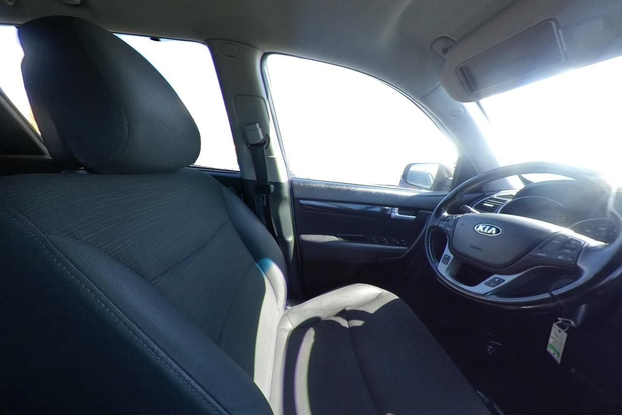 2015 Silver Kia Sorento LX AWD (5XYKTCA6XFG) with an 2.4L L4 DOHC 16V engine, 6-Speed Automatic transmission, located at 7755 State Street, Midvale, UT, 84047, (801) 753-9063, 40.610329, -111.892159 - Photo#18