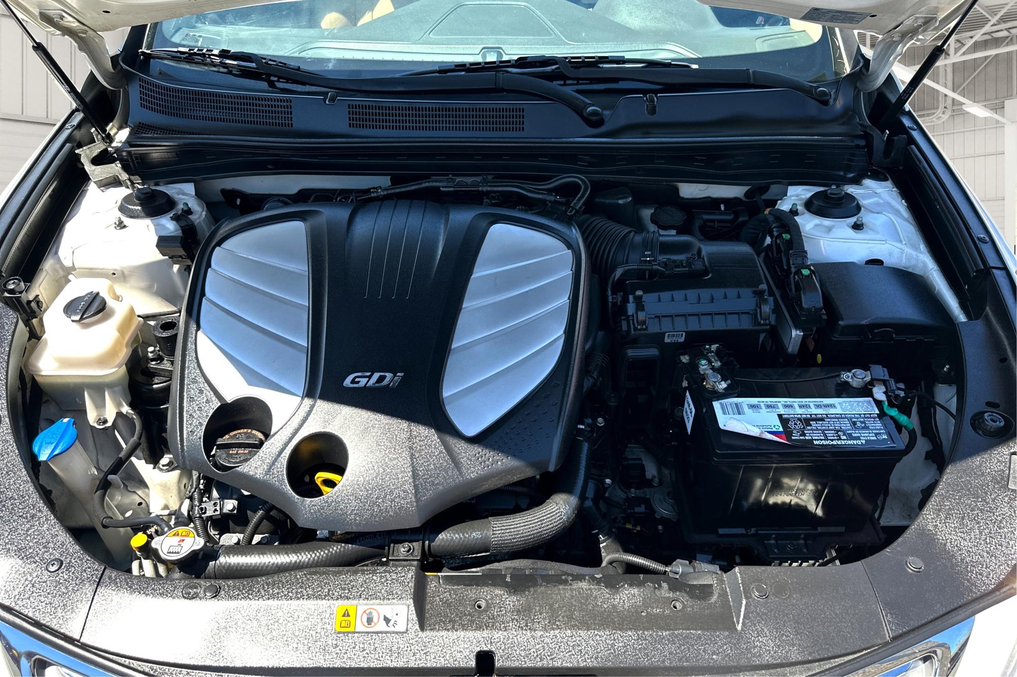 2013 White Hyundai Azera 3.3L (KMHFH4JG9DA) with an 3.3L V6 DOHC 24V engine, 6-Speed Automatic transmission, located at 767 S State Road, Pleasant Grove, UT, 84062, (801) 785-1058, 40.354839, -111.736687 - Photo #8