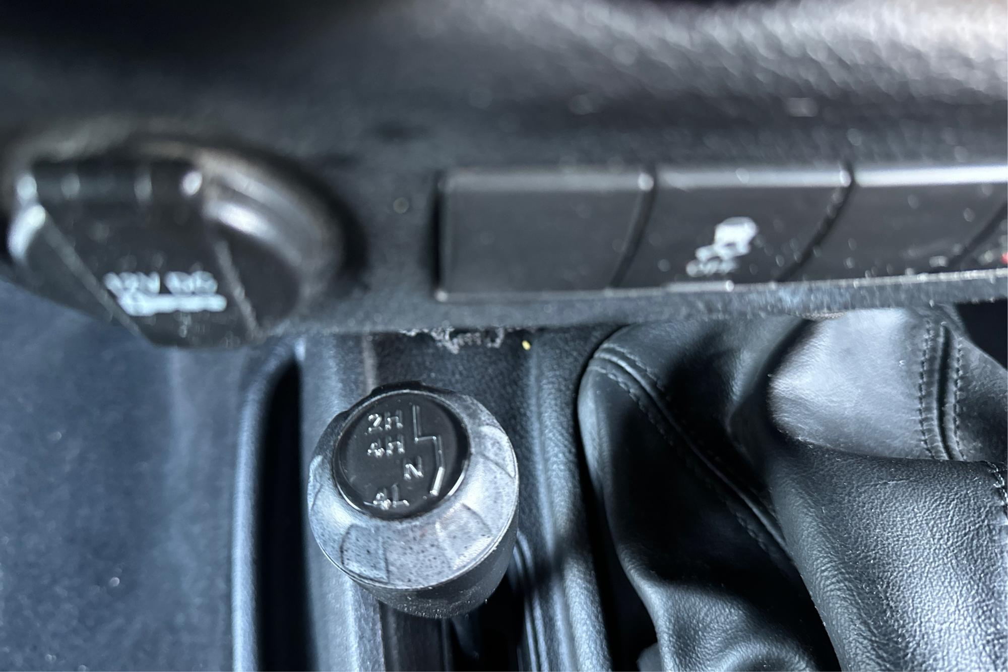 2011 Silver Jeep Wrangler Sport 4WD (1J4AA2D16BL) with an 3.8L V6 OHV 12V engine, Automatic, 4-Spd w/Overdrive transmission, located at 767 S State Road, Pleasant Grove, UT, 84062, (801) 785-1058, 40.354839, -111.736687 - Photo#14