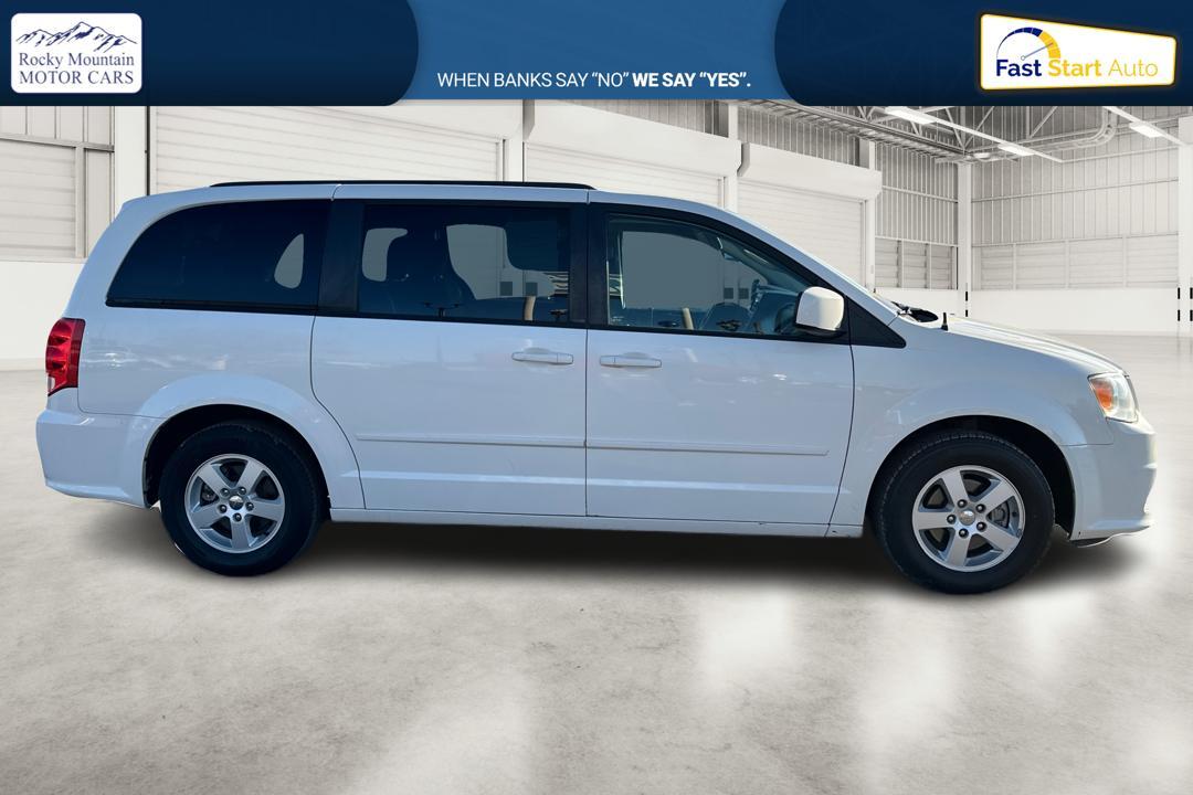 2012 White Dodge Grand Caravan SXT (2C4RDGCG9CR) with an 3.6L V6 DOHC 24V engine, 6-Speed Automatic transmission, located at 7755 State Street, Midvale, UT, 84047, (801) 753-9063, 40.610329, -111.890656 - Photo#1