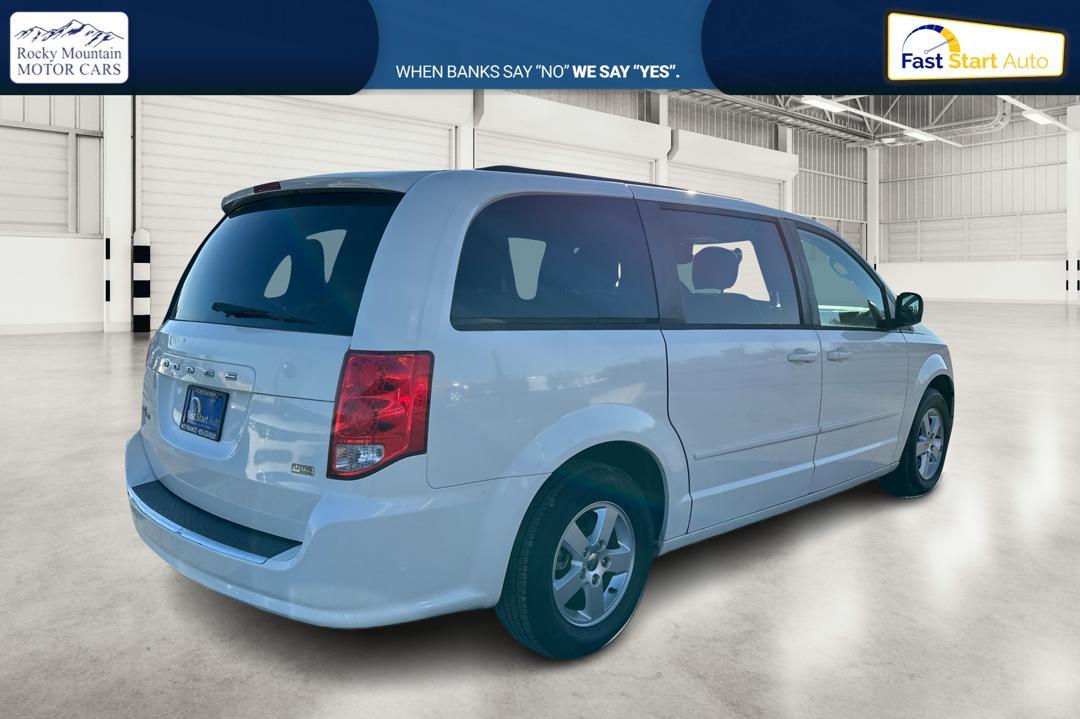 2012 White Dodge Grand Caravan SXT (2C4RDGCG9CR) with an 3.6L V6 DOHC 24V engine, 6-Speed Automatic transmission, located at 7755 State Street, Midvale, UT, 84047, (801) 753-9063, 40.610329, -111.890656 - Photo#2