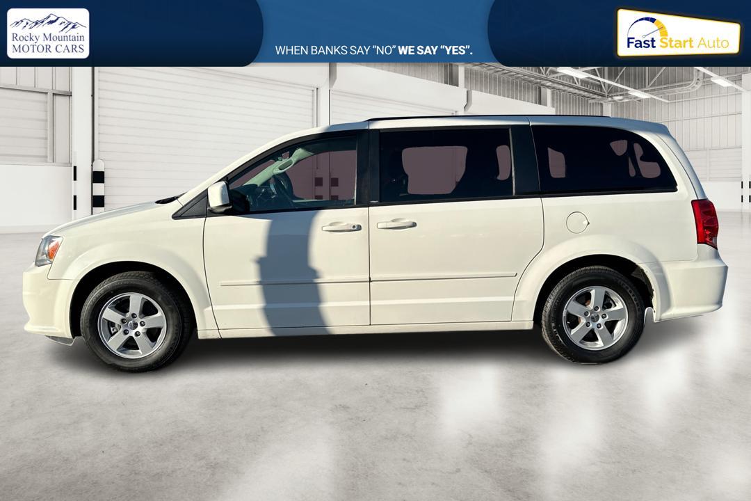 2012 White Dodge Grand Caravan SXT (2C4RDGCG9CR) with an 3.6L V6 DOHC 24V engine, 6-Speed Automatic transmission, located at 7755 State Street, Midvale, UT, 84047, (801) 753-9063, 40.610329, -111.890656 - Photo#6