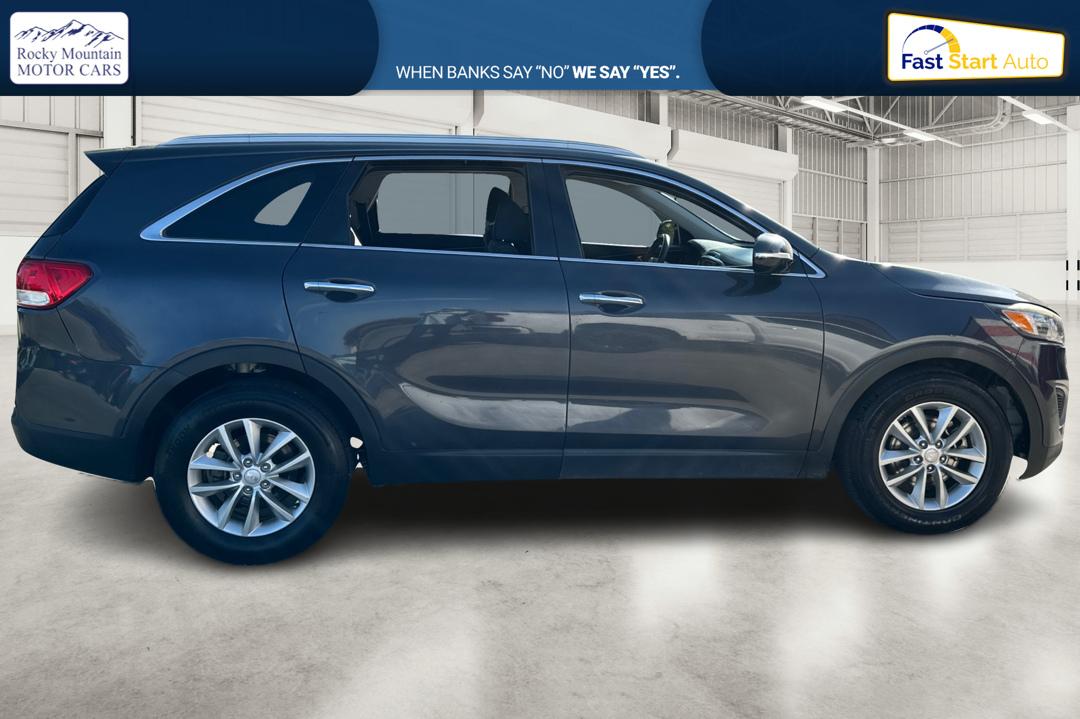 2018 Gray Kia Sorento LX V6 2WD (5XYPG4A53JG) with an 3.3L V6 DOHC 24V engine, 6A transmission, located at 7755 State Street, Midvale, UT, 84047, (801) 753-9063, 40.610329, -111.890656 - Photo#1