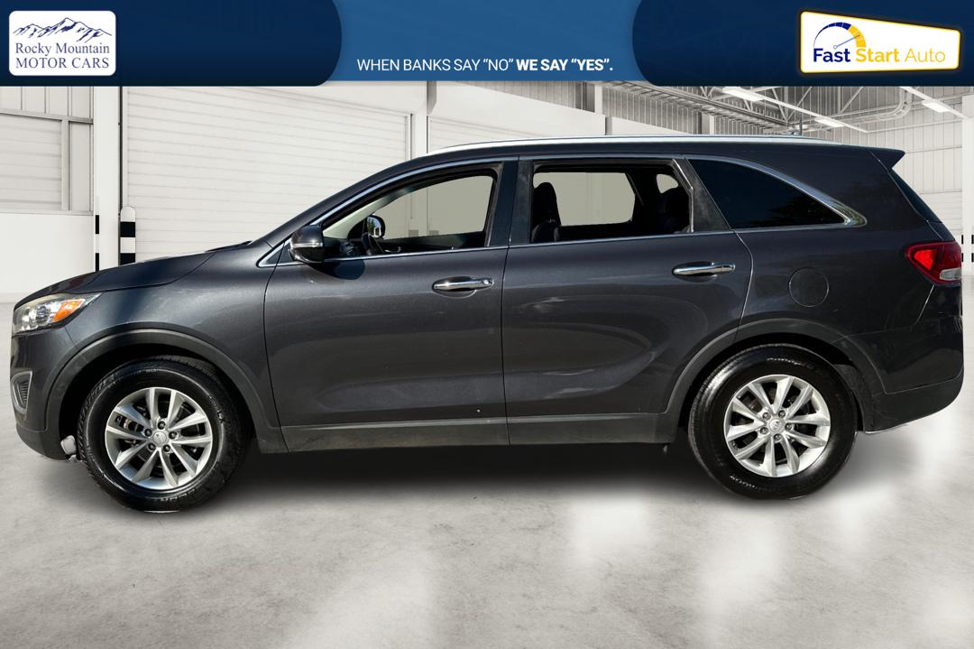 2018 Gray Kia Sorento LX V6 2WD (5XYPG4A53JG) with an 3.3L V6 DOHC 24V engine, 6A transmission, located at 7755 State Street, Midvale, UT, 84047, (801) 753-9063, 40.610329, -111.890656 - Photo#6