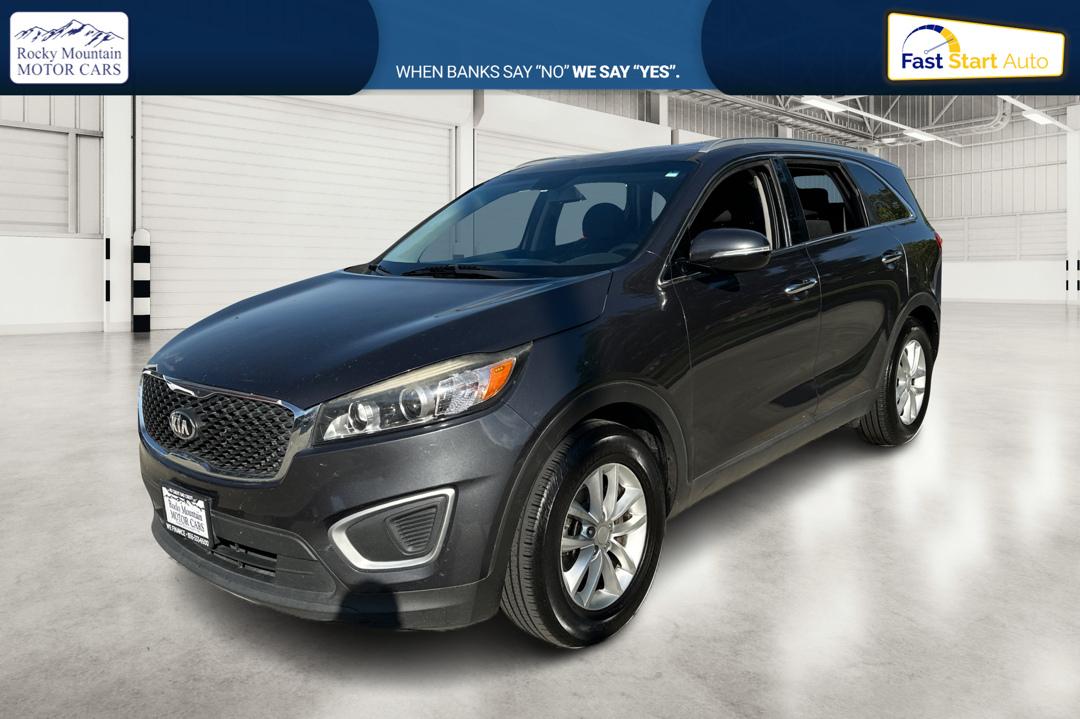 2018 Gray Kia Sorento LX V6 2WD (5XYPG4A53JG) with an 3.3L V6 DOHC 24V engine, 6A transmission, located at 7755 State Street, Midvale, UT, 84047, (801) 753-9063, 40.610329, -111.890656 - Photo#8