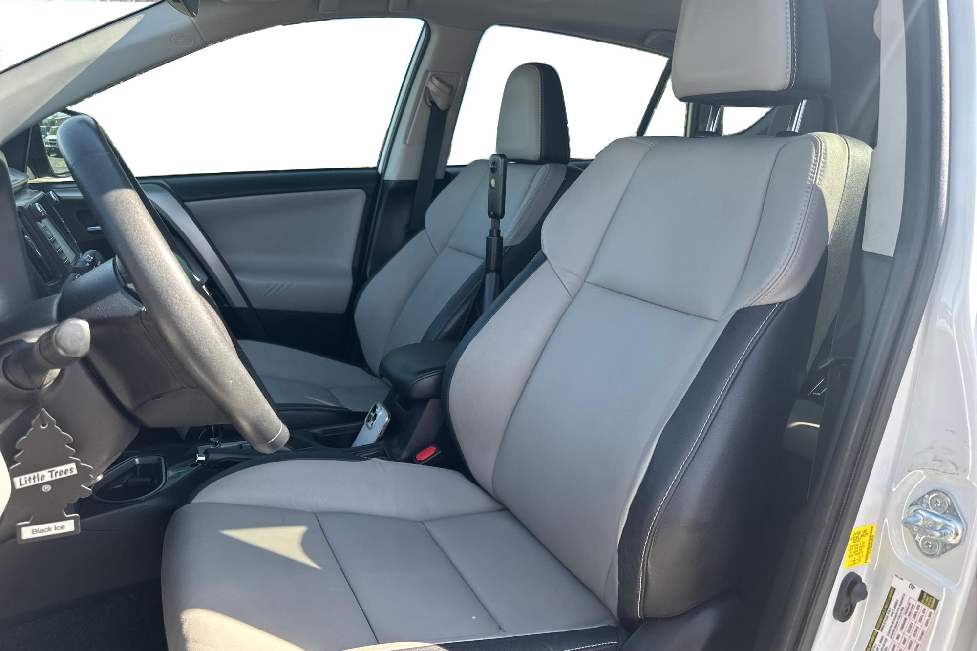 2017 White Toyota RAV4 Limited FWD (2T3YFREV5HW) with an 2.5L L4 DOHC 16V engine, 6A transmission, located at 7755 State Street, Midvale, UT, 84047, (801) 753-9063, 40.610329, -111.890656 - Photo#14